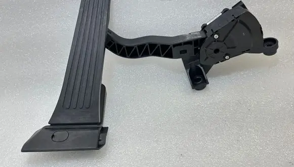 Hyundai i40 Accelerator throttle pedal 327273R300 PA66GF35 327263Z00