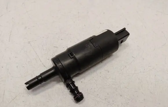BMW 3 E46 Headlight washer pump 8377430 67128377430 67120154875