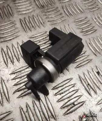 Audi A4 S4 B7 8E 8H Turbo solenoid valve 8e0906628