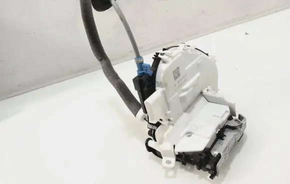 Audi Q2 - Front door lock 8X2837015D