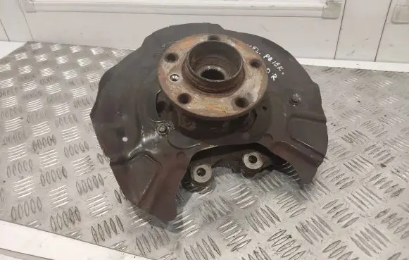 Rear wheel hub