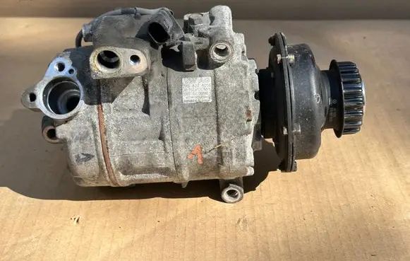 Volkswagen Transporter - Caravelle T5 Air conditioning (A/C) compressor (pump) 7H0820805G