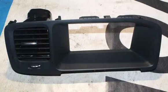 Volvo S60 Quarter panel pressure vent 1281639
