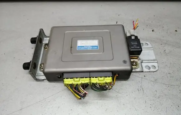 Mitsubishi Galant ABS control unit/module MB863282 X2T3067M