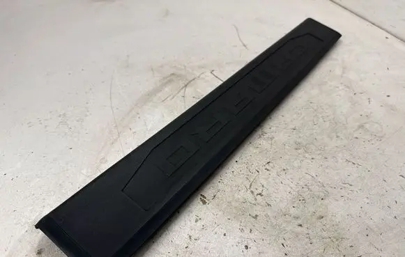 Chevrolet Camaro Front sill trim cover 84124303 23161316 84231574