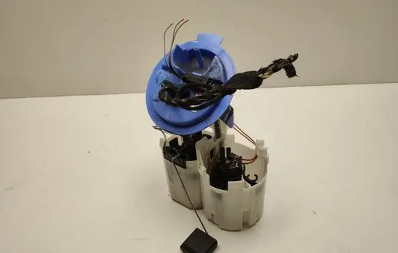 Mercedes-Benz C W204 In-tank fuel pump A2044701094