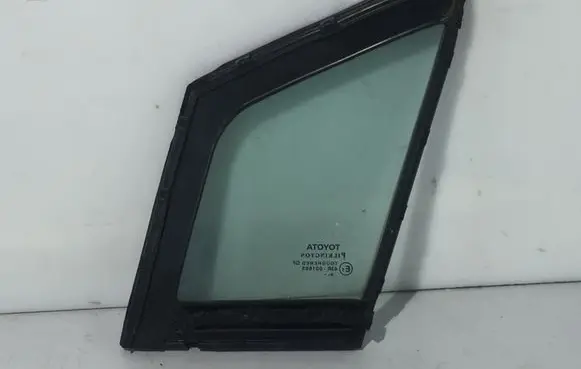 Toyota Avensis T270 Front door vent window glass four-door 43R001605