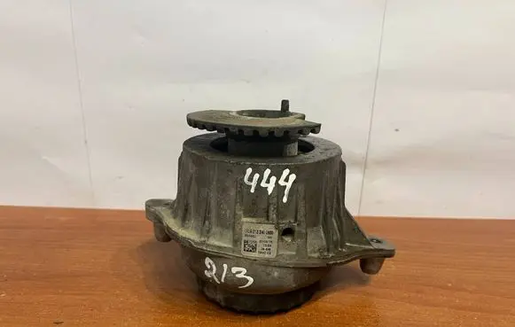 Mercedes-Benz E W213 Engine mount bracket A2132400500