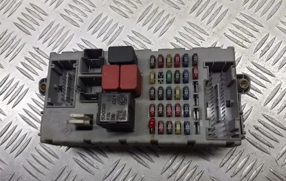 Fiat Punto (188) Fuse box cover 46520600