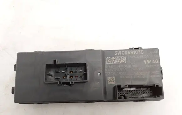 Volkswagen Tiguan Tailgate/trunk control unit/module 5WC959107C 5WC959107B A2C76711621
