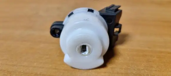 Mitsubishi Lancer Ignition lock contact 12062012