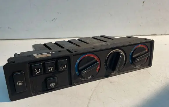 BMW 5 E34 Climate control unit 64111388029 1388029
