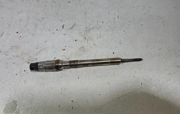 Volkswagen Crafter Glow plug 03L905061K