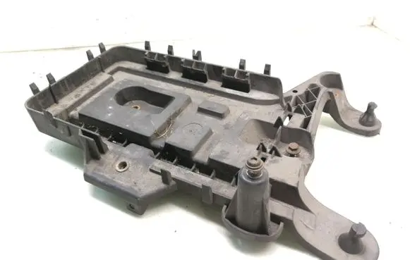 Volkswagen PASSAT B6 Battery tray 1K0915333C