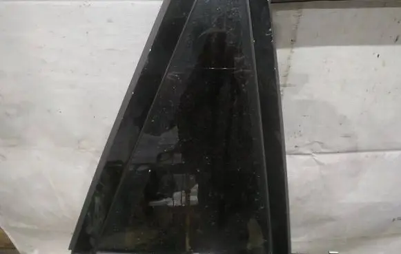 BMW X5 E70 Rear vent window glass AS2