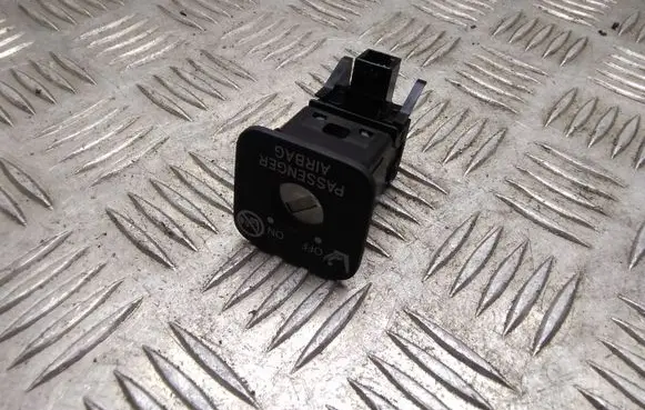 Toyota Prius (XW30) Passenger airbag on/off switch 