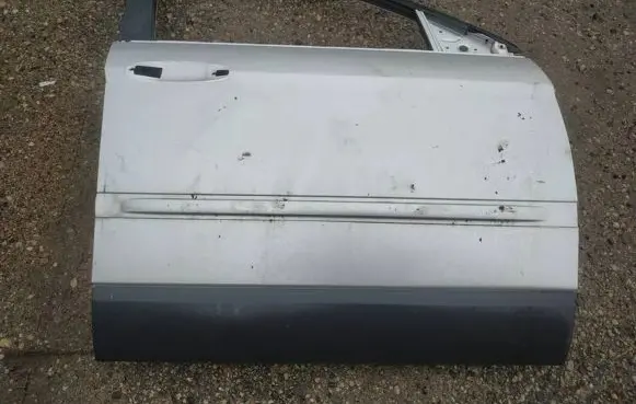 Chrysler Pacifica Front door pilkos