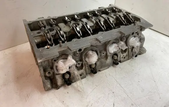 Volkswagen PASSAT B8 Engine head 04L103404AS