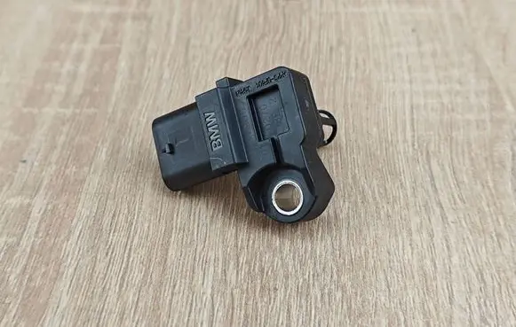 BMW 5 G30 G31 G38 Air pressure sensor 8637900