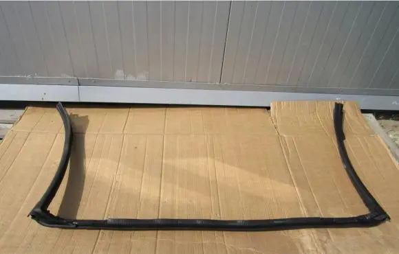 Mercedes-Benz SLK R172 Front door glass trim molding A1727200078