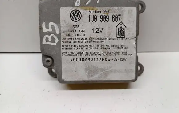 Volkswagen PASSAT B5 Airbag control unit/module 1J0909607 43970207 5WK4199
