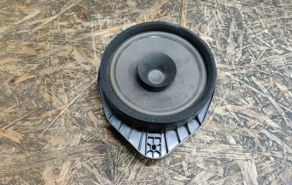 Opel Astra J Rear door speaker 23206190