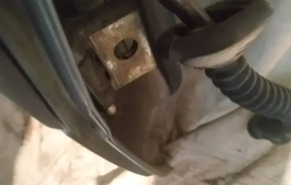 Volvo S60 Rear door lower hinge