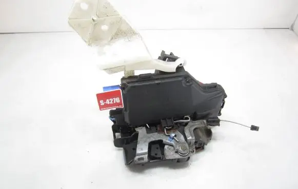 Volkswagen Golf V Rear door lock 7L0839015D 991609300