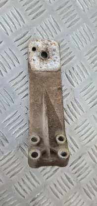 Suzuki Jimny Gearbox mounting bracket