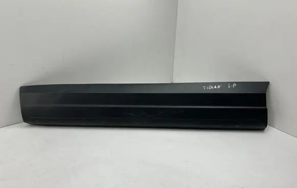 Volkswagen Tiguan Front door trim (molding) 5N0854939A
