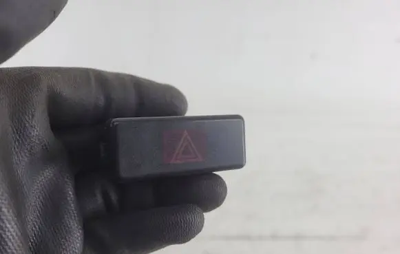 BMW 5 E39 Hazard light switch 8350947