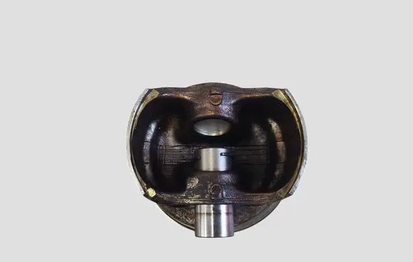 Volkswagen Golf V Piston 0000