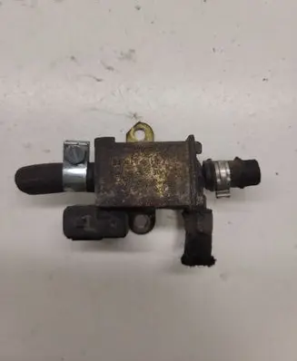 Audi A8 S8 D2 4D Vacuum valve 026906263H