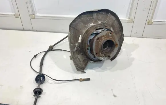 BMW X5 E70 Rear wheel hub 6770983 A3560