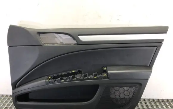 Skoda Superb B6 (3T) Front door card panel trim