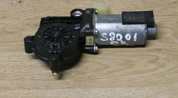 Volvo S80 Front door window regulator motor 0130821760 101353XXX