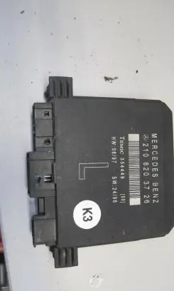 Mercedes-Benz E W210 Door control unit/module 2108203726
