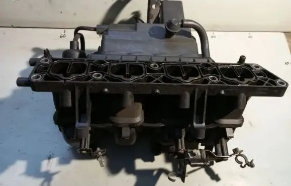 Opel Astra J Intake manifold 55561188 55561187