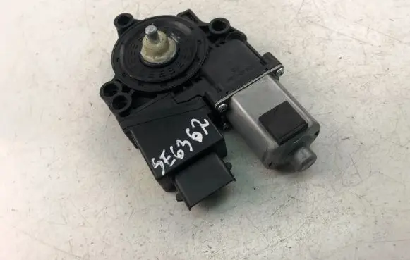 KIA Ceed Front door window regulator motor 82460A2010