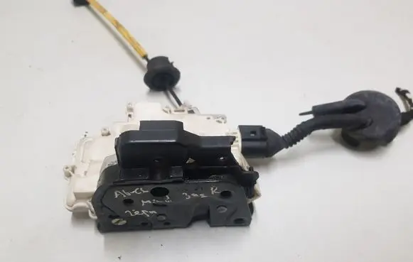 Audi A6 S6 C6 4F Rear door lock 4F0839016