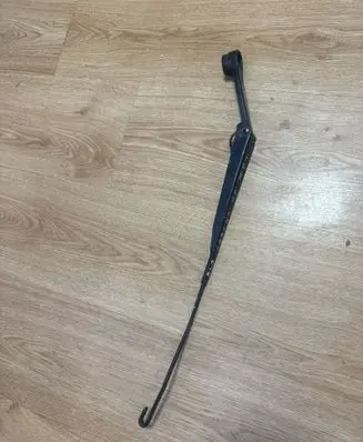 KIA Carens I Front wiper blade arm