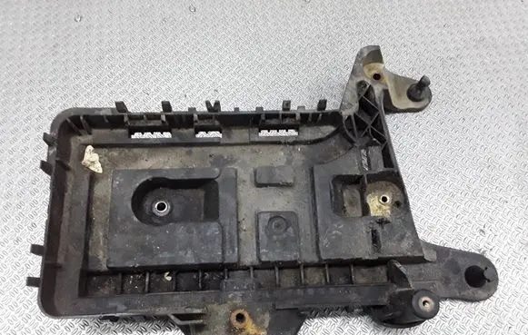 Skoda Yeti (5L) Battery tray 1K0915333