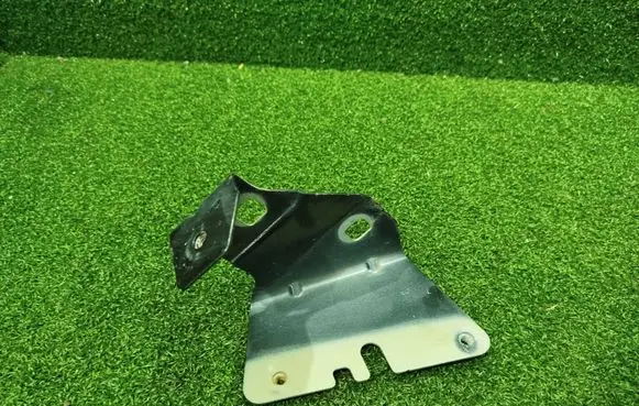 Opel Vivaro Fender mounting bracket 47903R