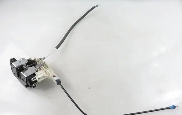 Mercedes-Benz Sprinter W906 Front door lock 9067202135