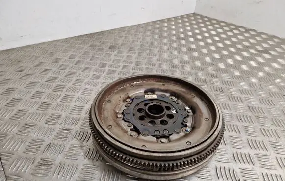 Skoda Octavia Mk4 Flywheel 05L105266K