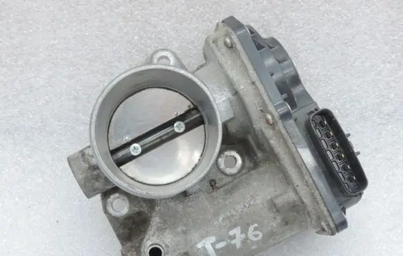 Toyota Yaris Throttle body valve 220300Y110