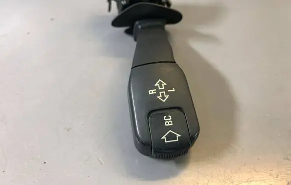 BMW 5 E39 Indicator stalk 8352172 01100410
