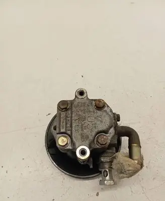 Volkswagen PASSAT B5 Power steering pump 800145156LE9 058123255E