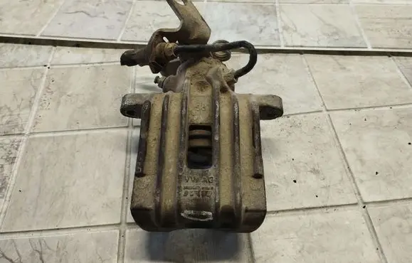 Volkswagen Golf Plus Rear brake caliper