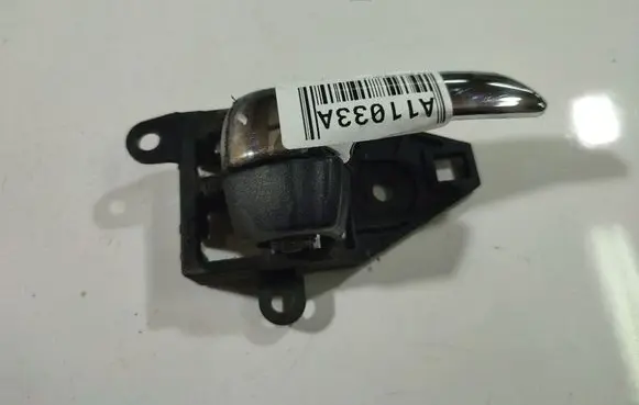 Toyota Avensis Verso Rear door interior handle 